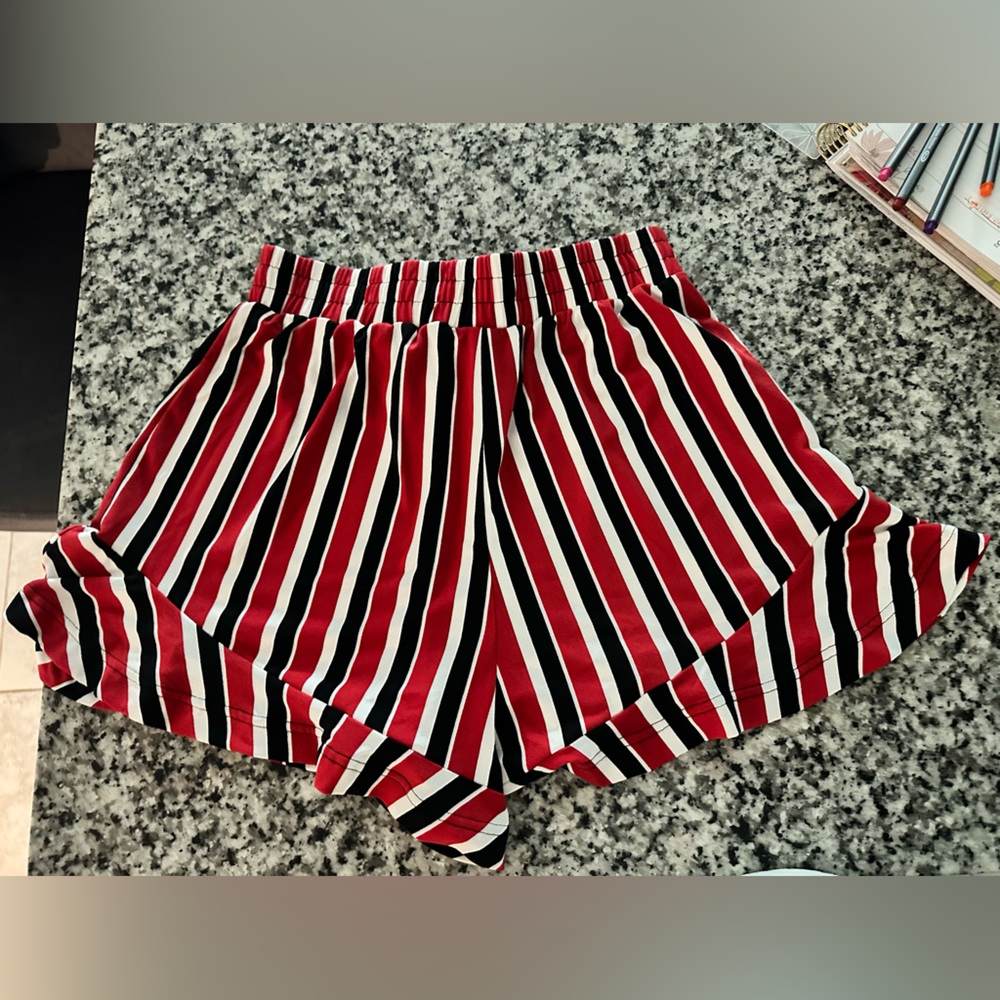 Express Shorts - Picture 2 of 2